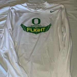 Women’s Size Medium Women in Flight University of Oregon Long Sleeve Shirt.
